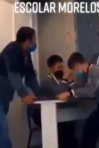Maestro de Puebla organiza "fuercitas" entre alumnos y uno termina con el brazo roto