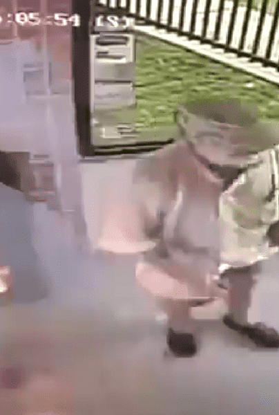 VÍDEO: un hombre casi se QUEMA por completo al intentar prenderle fuego a un cajero automático