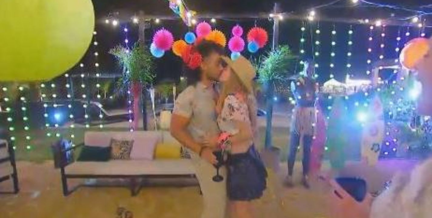 Hotel VIP: Manola Díez y Fer Sagreeb se pasan de copas y terminan besándose